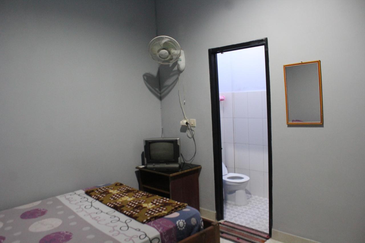 Penginapan Artha Praya Exterior photo