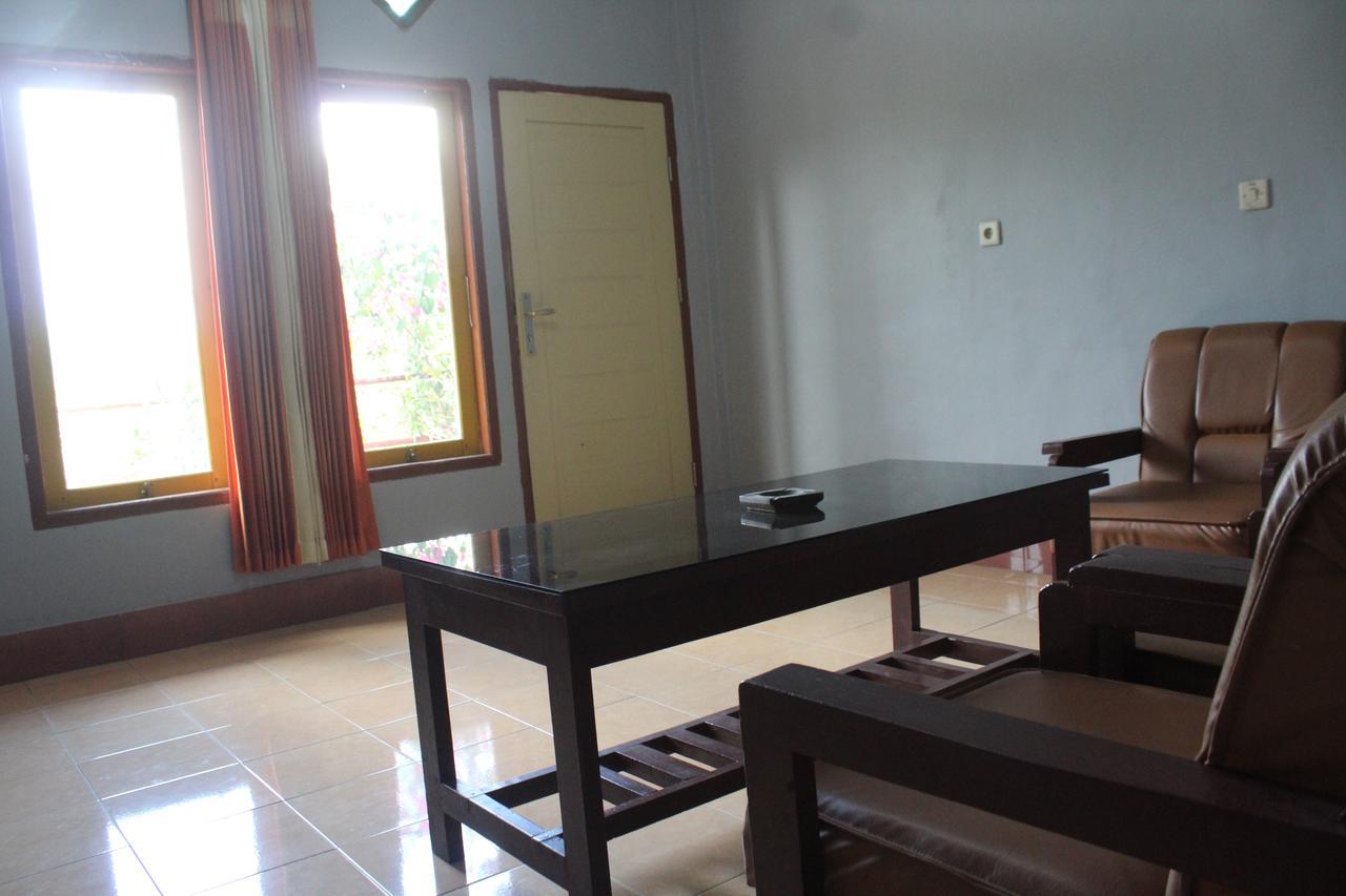 Penginapan Artha Praya Exterior photo